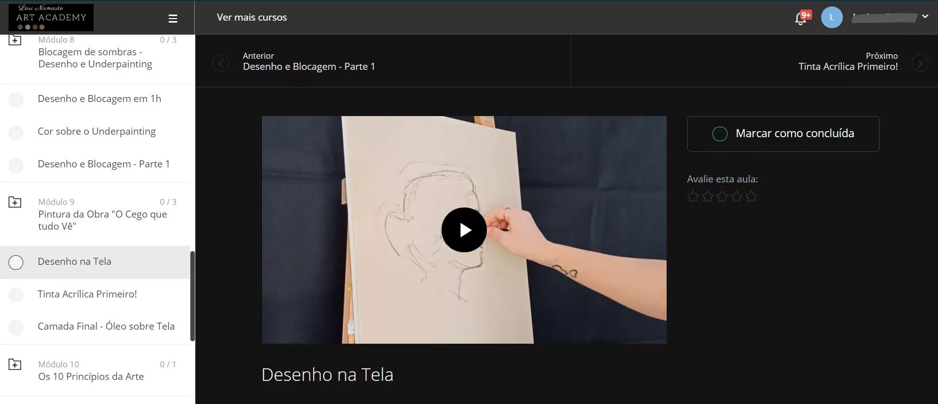 Aula em vídeo aberta dentro da plataforma, com o menu de módulos ao lado